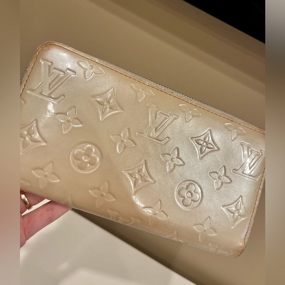 Louis Vuitton monogram venis patent leather 2004 zipper wallet
